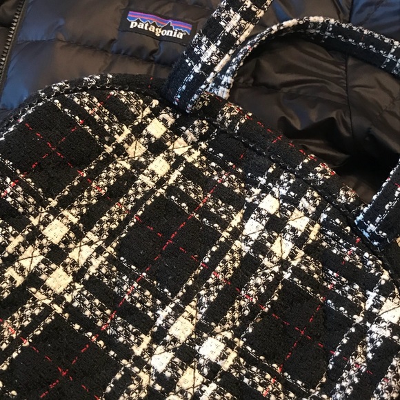 Adorable Vera Bradley round woven purse❤️ - Picture 2 of 7